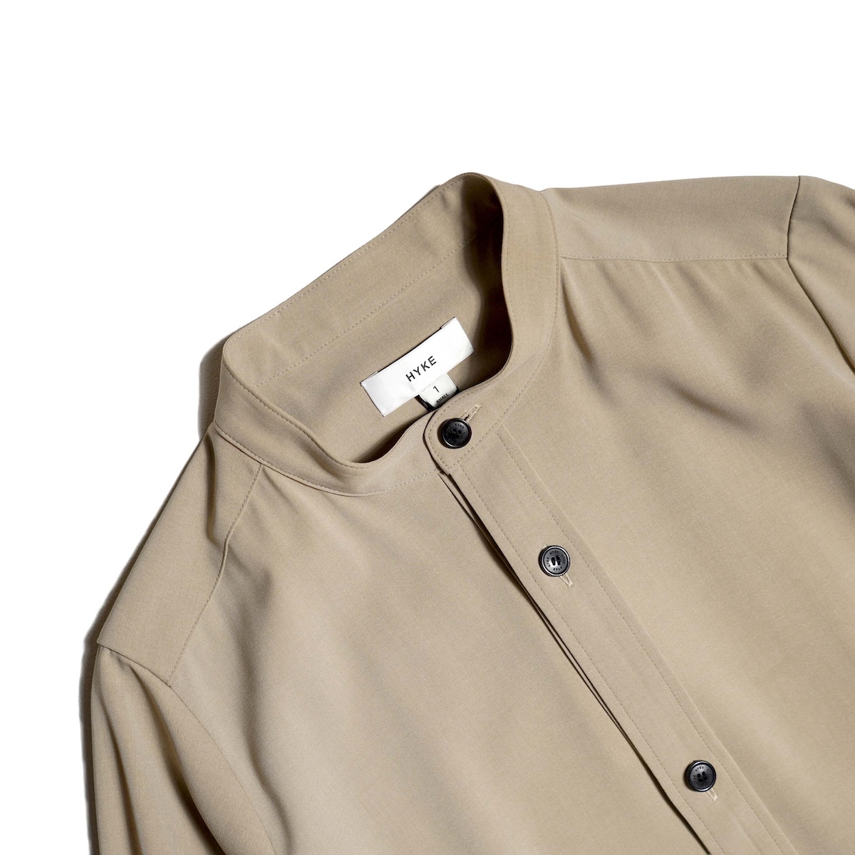 HYKE / MAXI SHIRT DRESS (Beige) 襟元