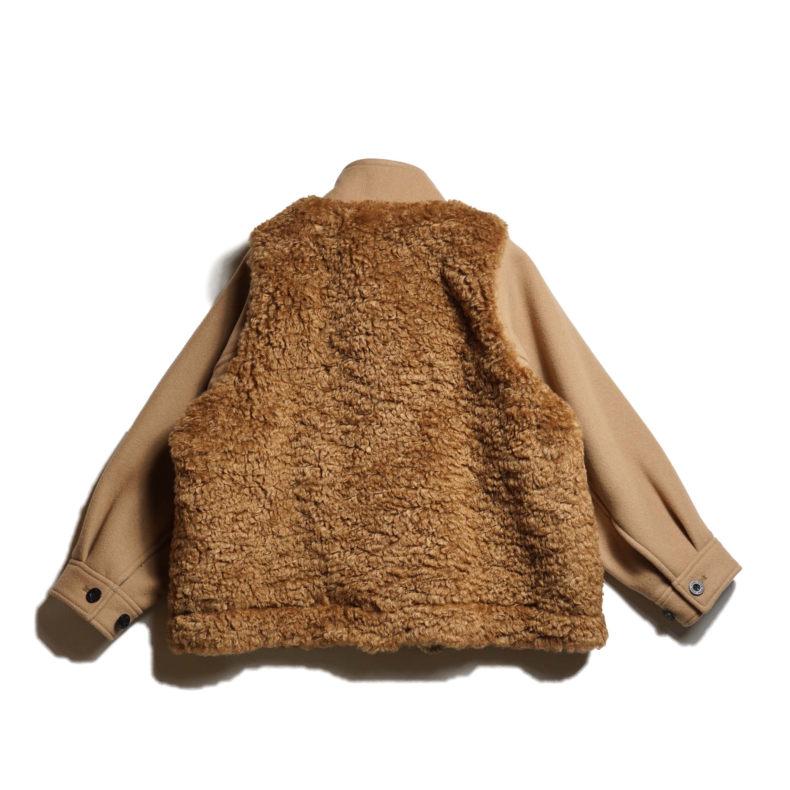 HYKE / DOUBLE FACE FAUX SHEARLING DUFFLE JACKET (Beige) 背面