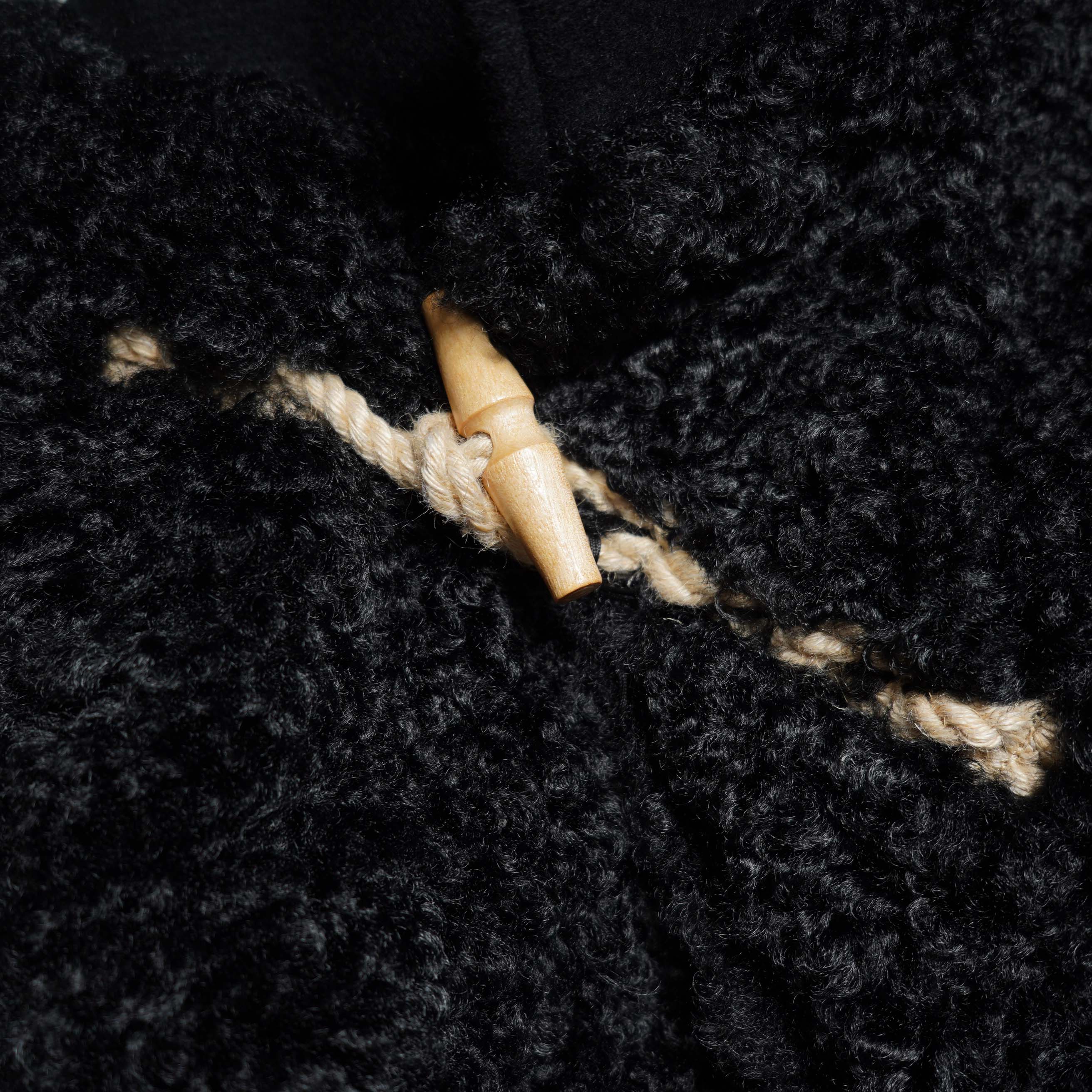 HYKE / DOUBLE FACE FAUX SHEARLING DUFFLE JACKET (Black) トグルボタン