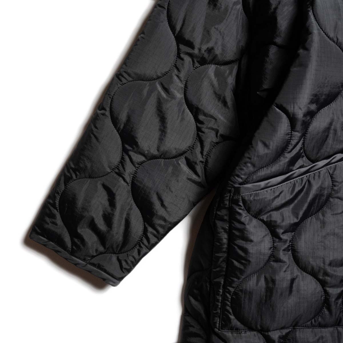 HYKE / QUILTED LINER COAT (Black)  袖