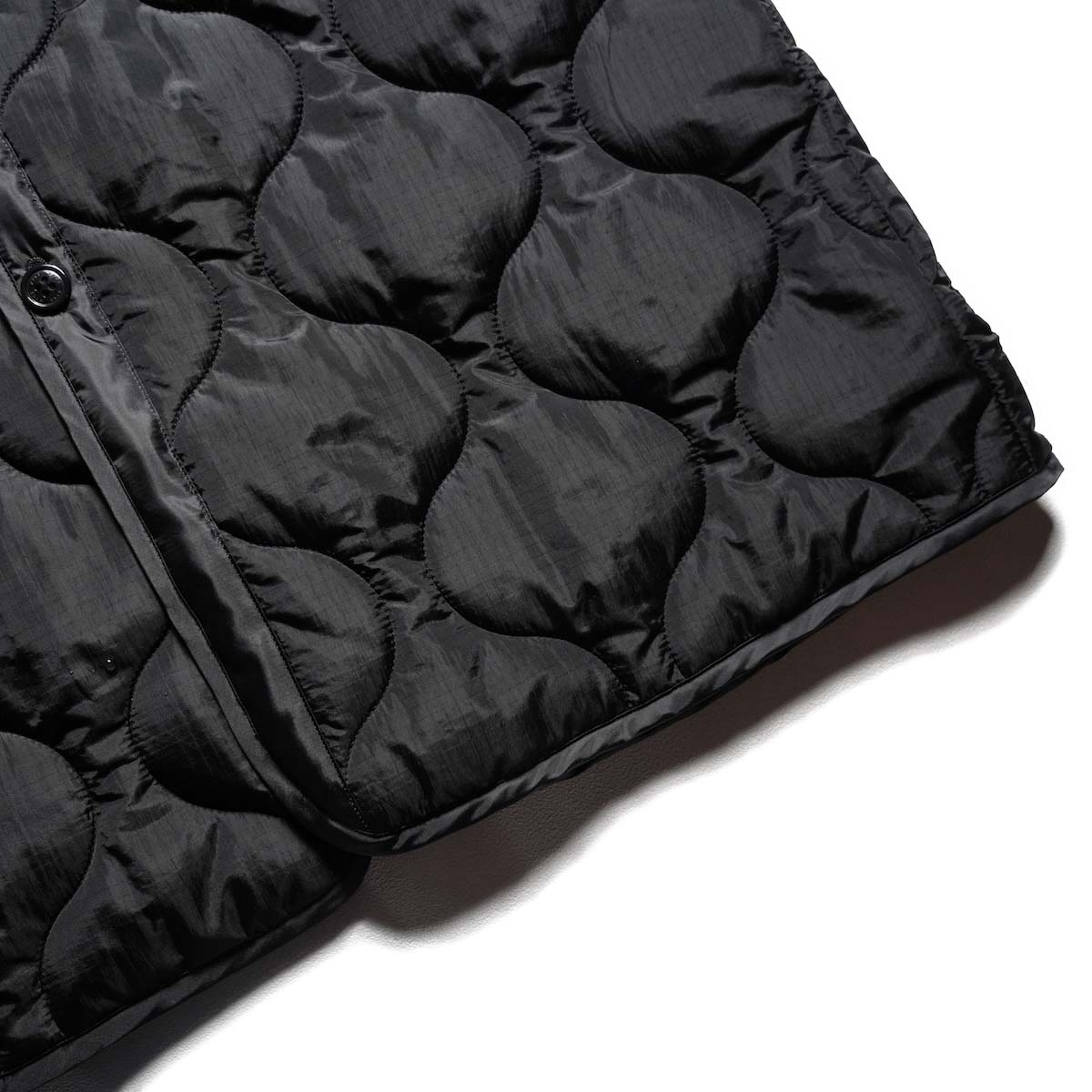 HYKE / QUILTED LINER COAT (Black) 裾