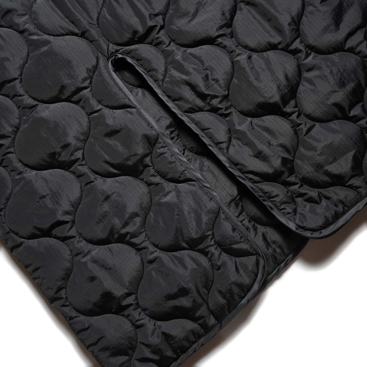 HYKE / QUILTED LINER COAT (Black) スリット