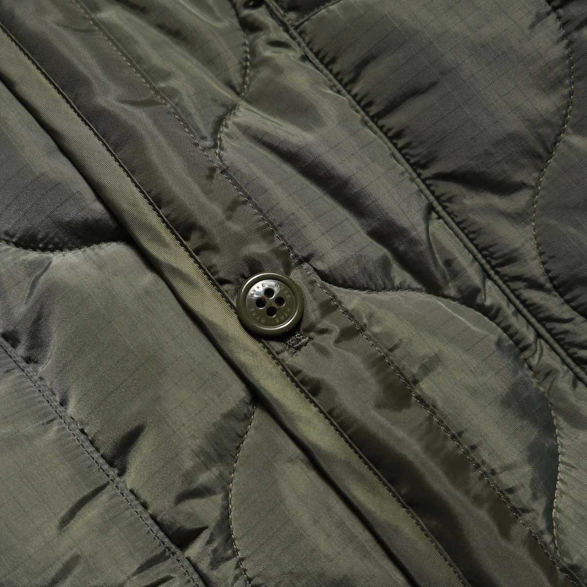 HYKE / QUILTED LINER COAT (Khaki) ボタン