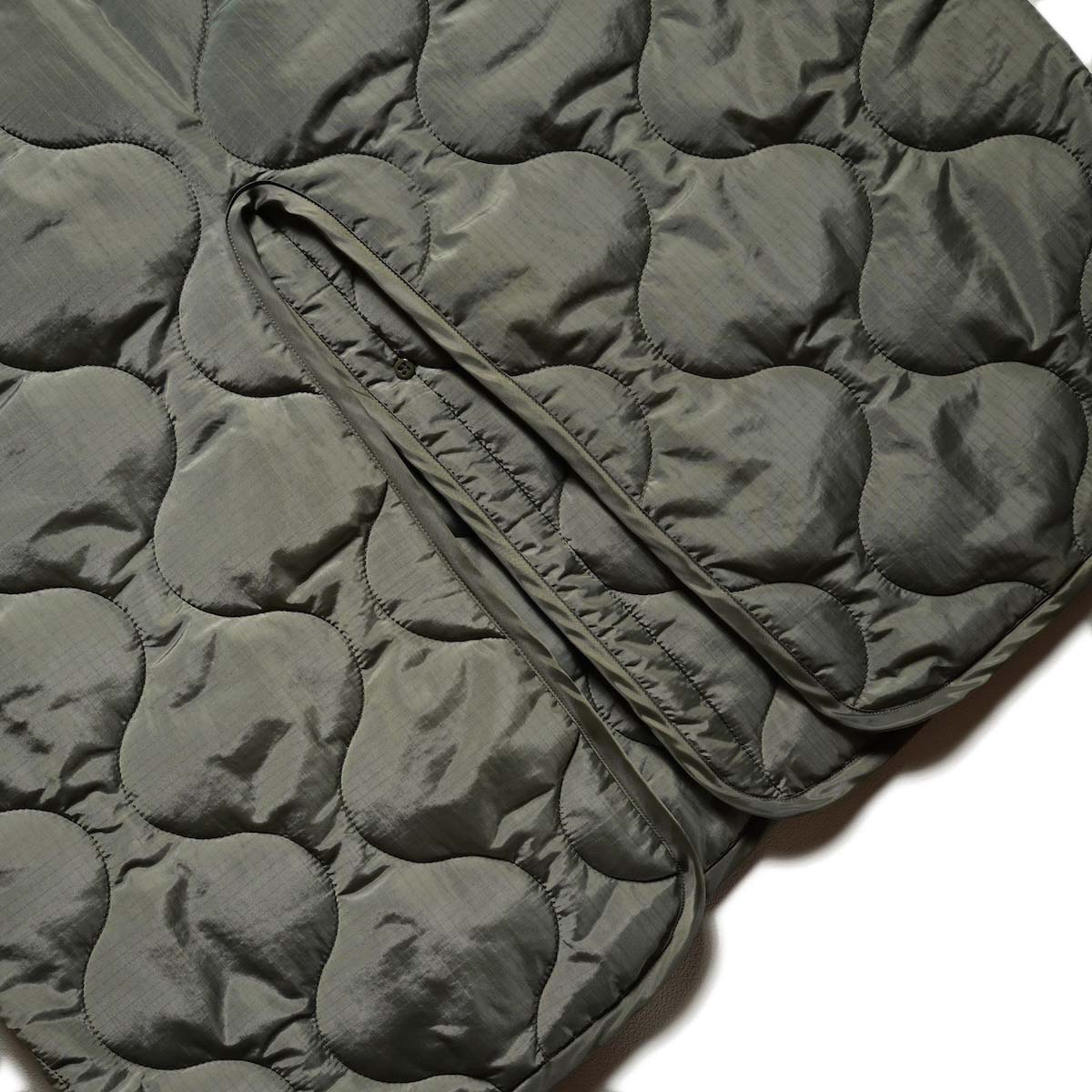 HYKE / QUILTED LINER COAT (Khaki) スリット
