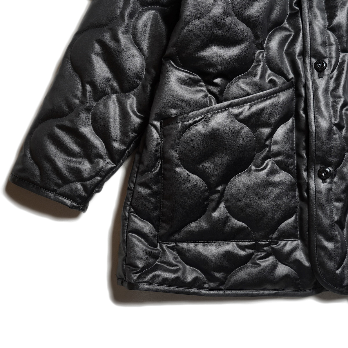 HYKE / FAUX LEATHER QUILTED JACKET (Black) 袖