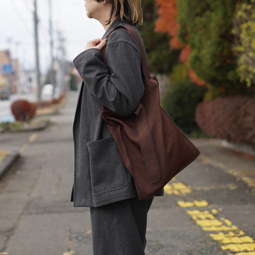 ITTI / MARY INSIDE OUT TOTE - M / Cerato Bright 使用イメージ①