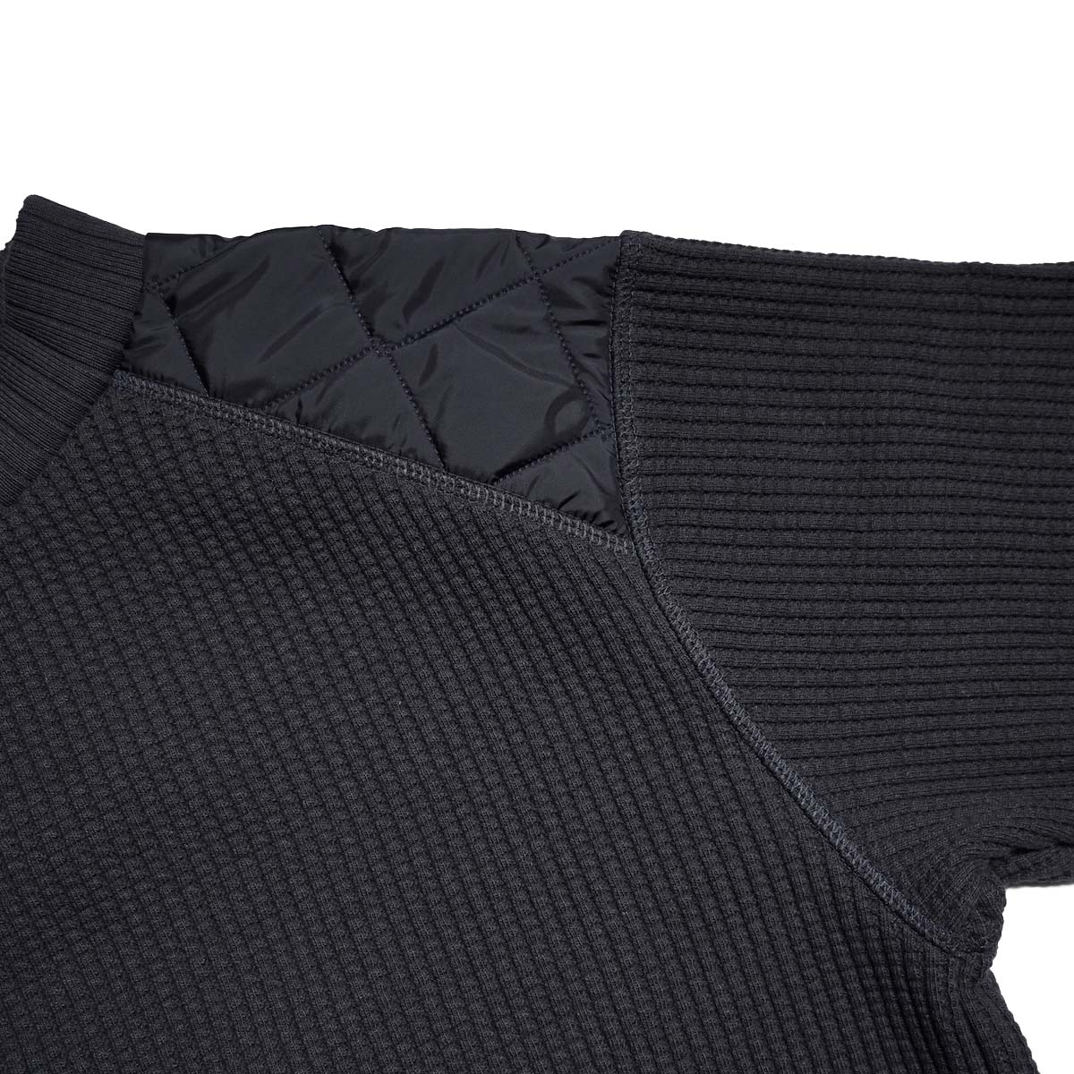 Jackman / Waffle Armored Midneck (Deep Navy) 肩周り