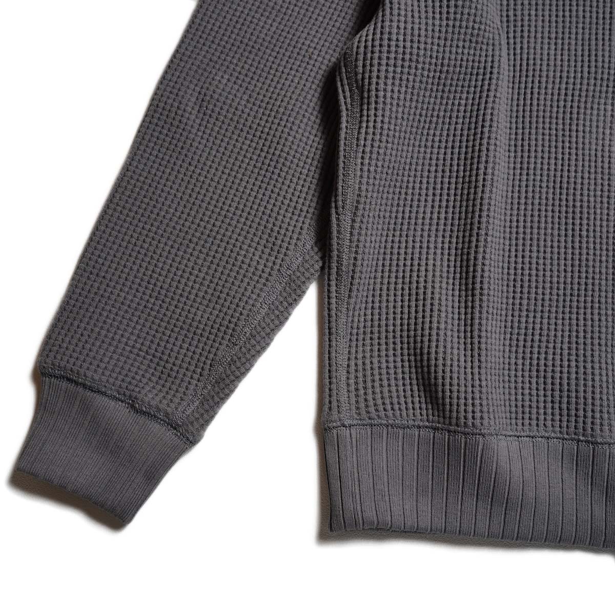 Jackman / Waffle Mid-neck (Falcon Gray × Wood) 袖リブ