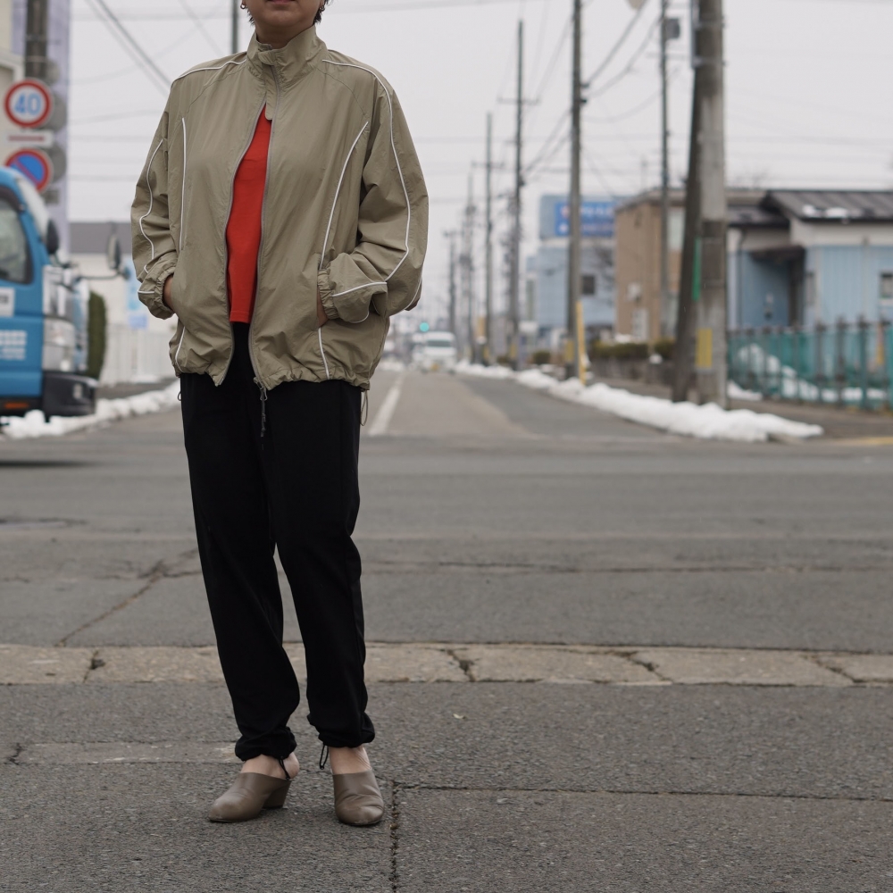 JANE SMITH / NYLON TASLAN TACTICAL TRAINING BLOUSON (Sand)着用イメージ1