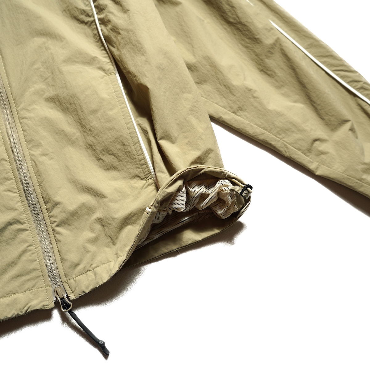 JANE SMITH / NYLON TASLAN TACTICAL TRAINING BLOUSON (Sand) 裾アジャスター