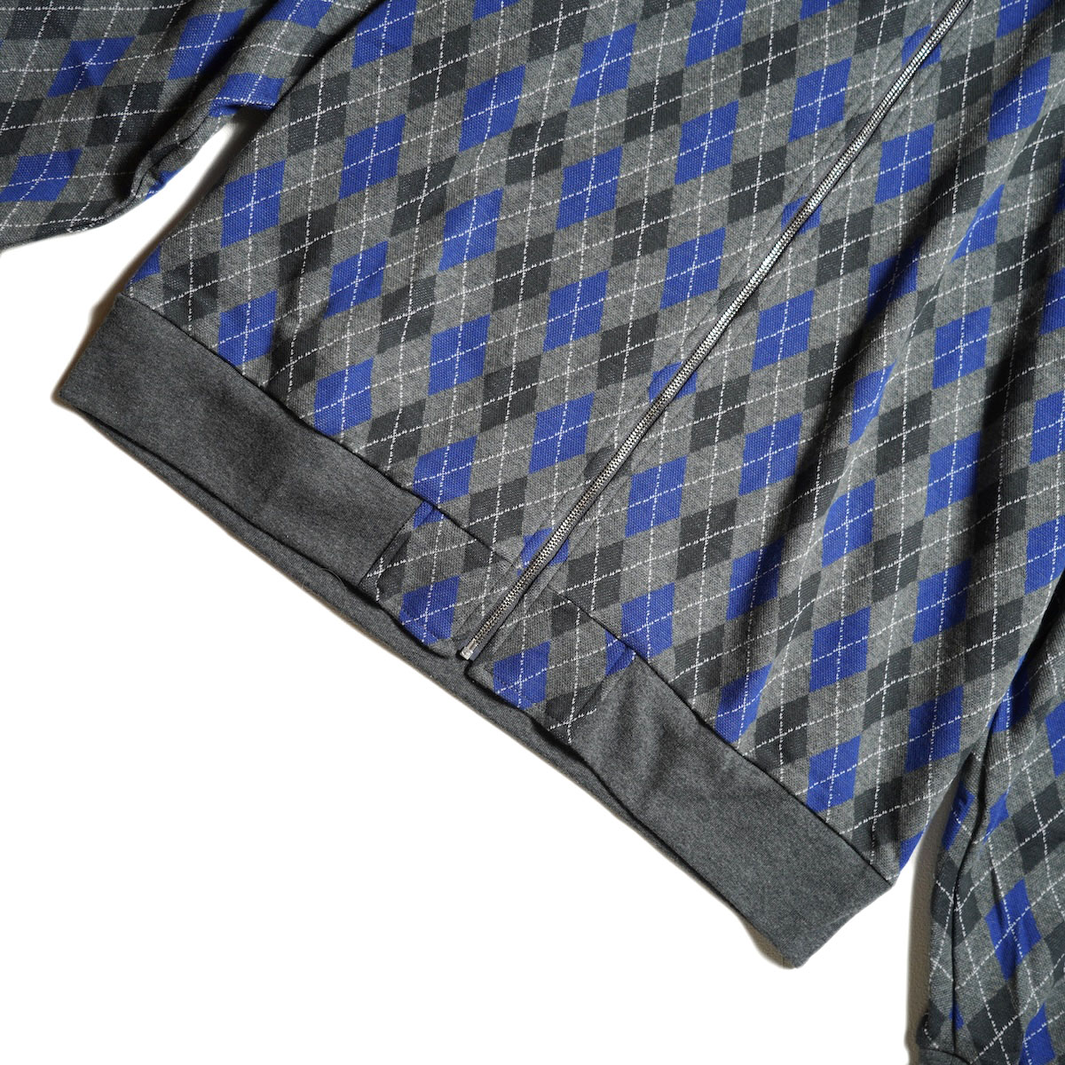 JANE SMITH / COTTON JACQUARD ARGYLE ZIP CARDIGAN (Gray Blue)