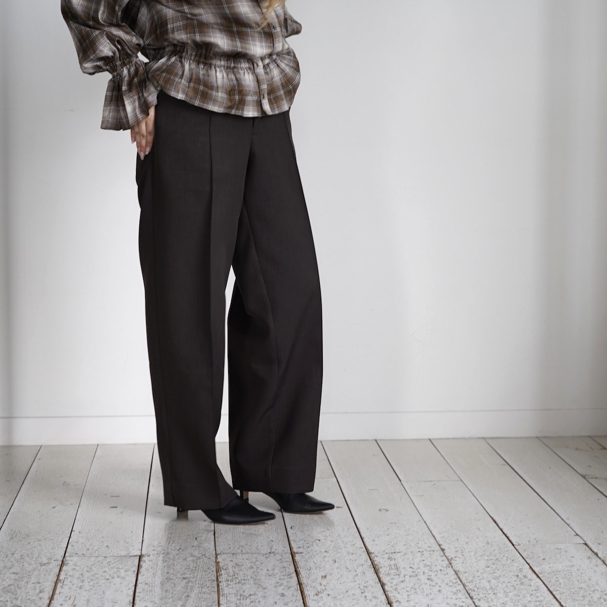 パンツ JANE SMITH WOOL DOESKIN SHORT SLACKS 34 14.5oz DENIM IN TUCK COMFORT TAPERED PANTS – JOHN MASON