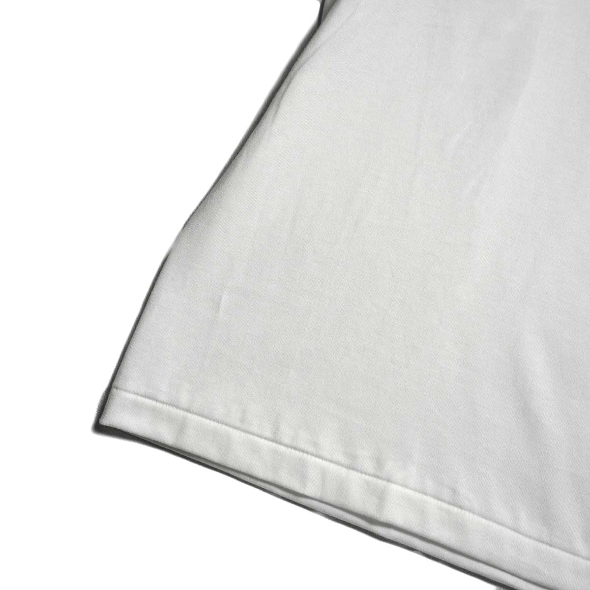 JANE SMITH / IVORY SERRA REDONDO BEACH, CA S/S T-SHIRT (White) 裾
