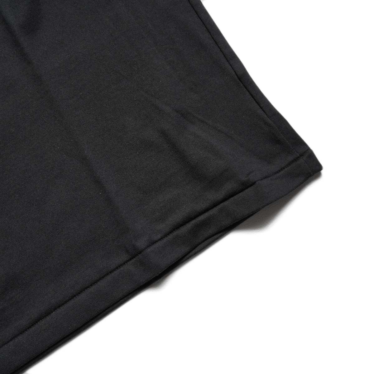 JANE SMITH / IVORY SERRA OLD CARS HAVANA, CUBA S/S T-SHIRT (Black) 裾