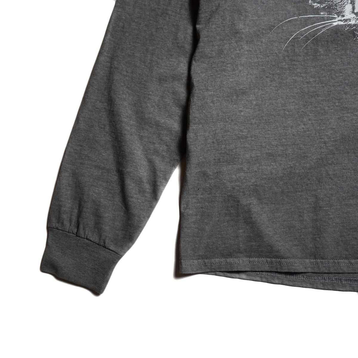 JERZEES / "ODD-EYED CAT" LS TEE (Used Black) 袖、裾