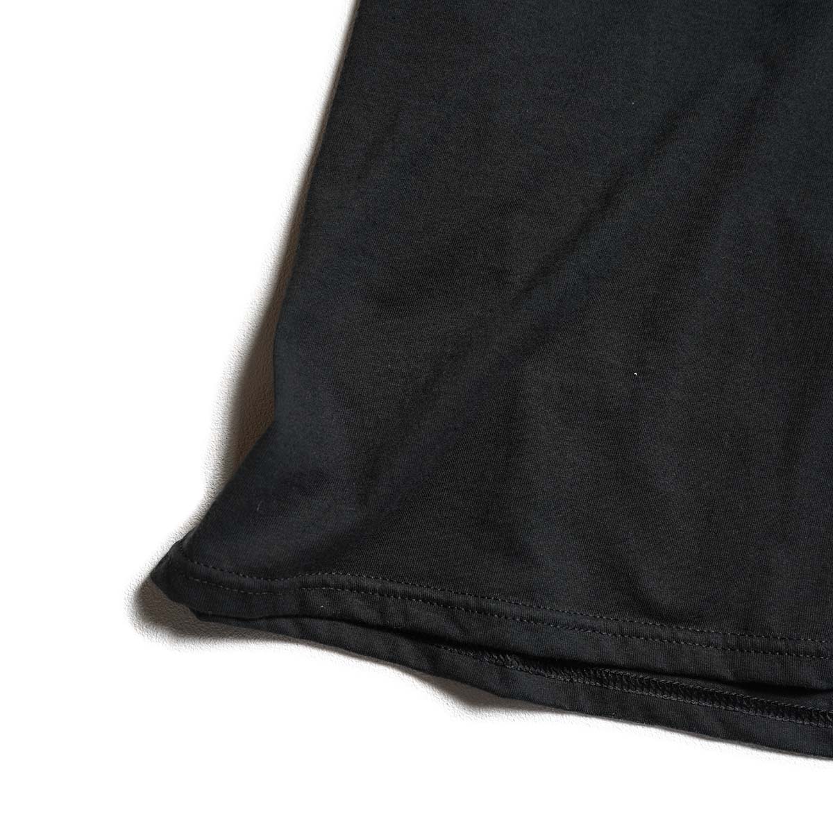JERZEES / "9 DOGS" SS TEE (Black) 裾