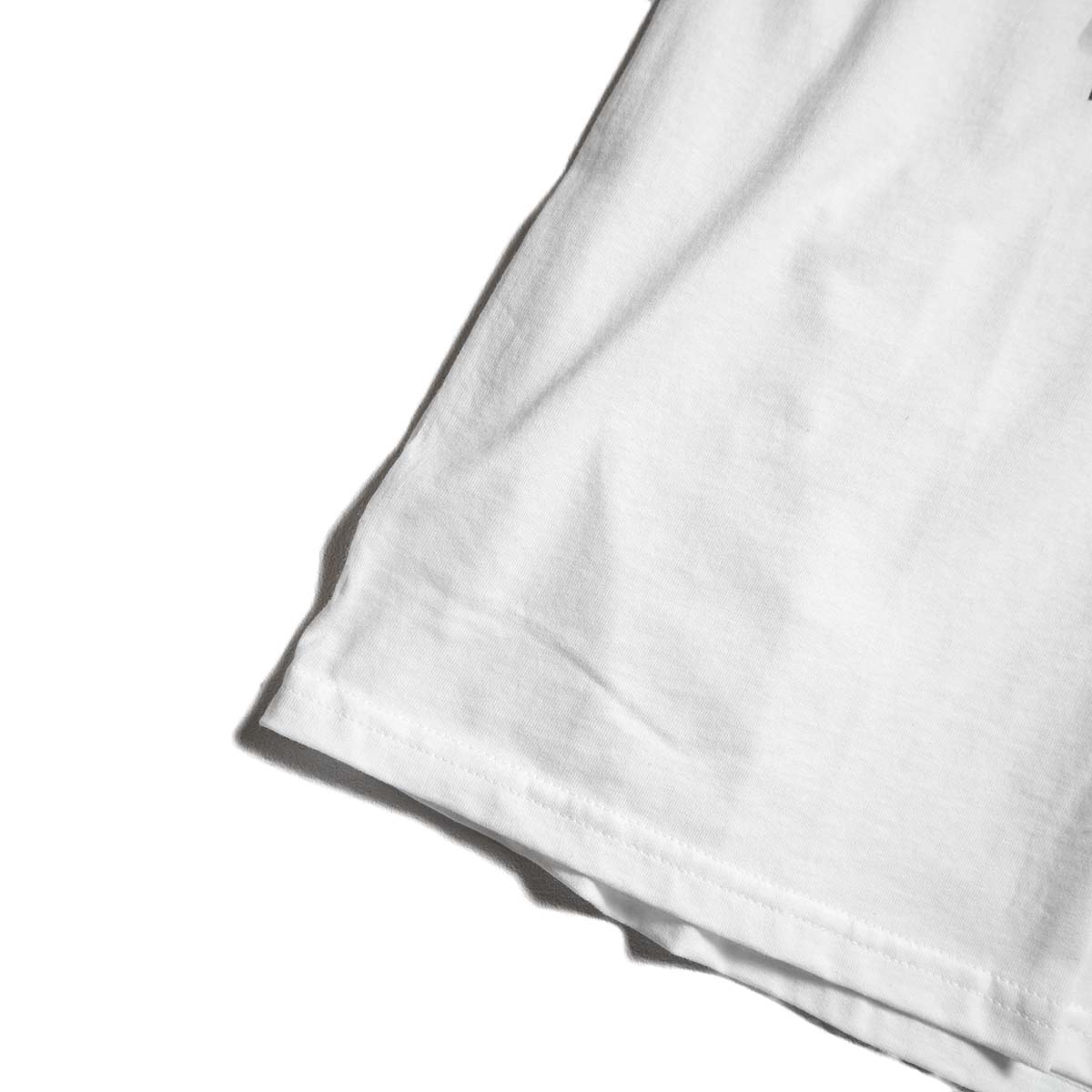 JERZEES / "9 DOGS" SS TEE (White) 裾