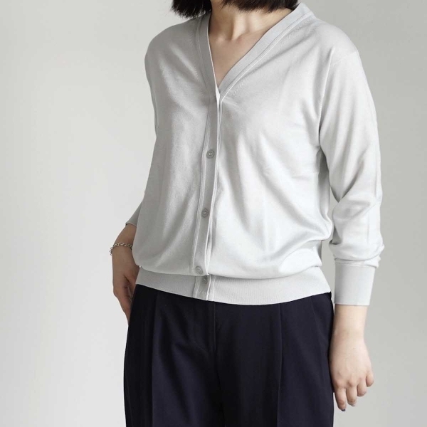 JOHN SMEDLEY / WOMENS CARDIGAN VN LS (Cloud)