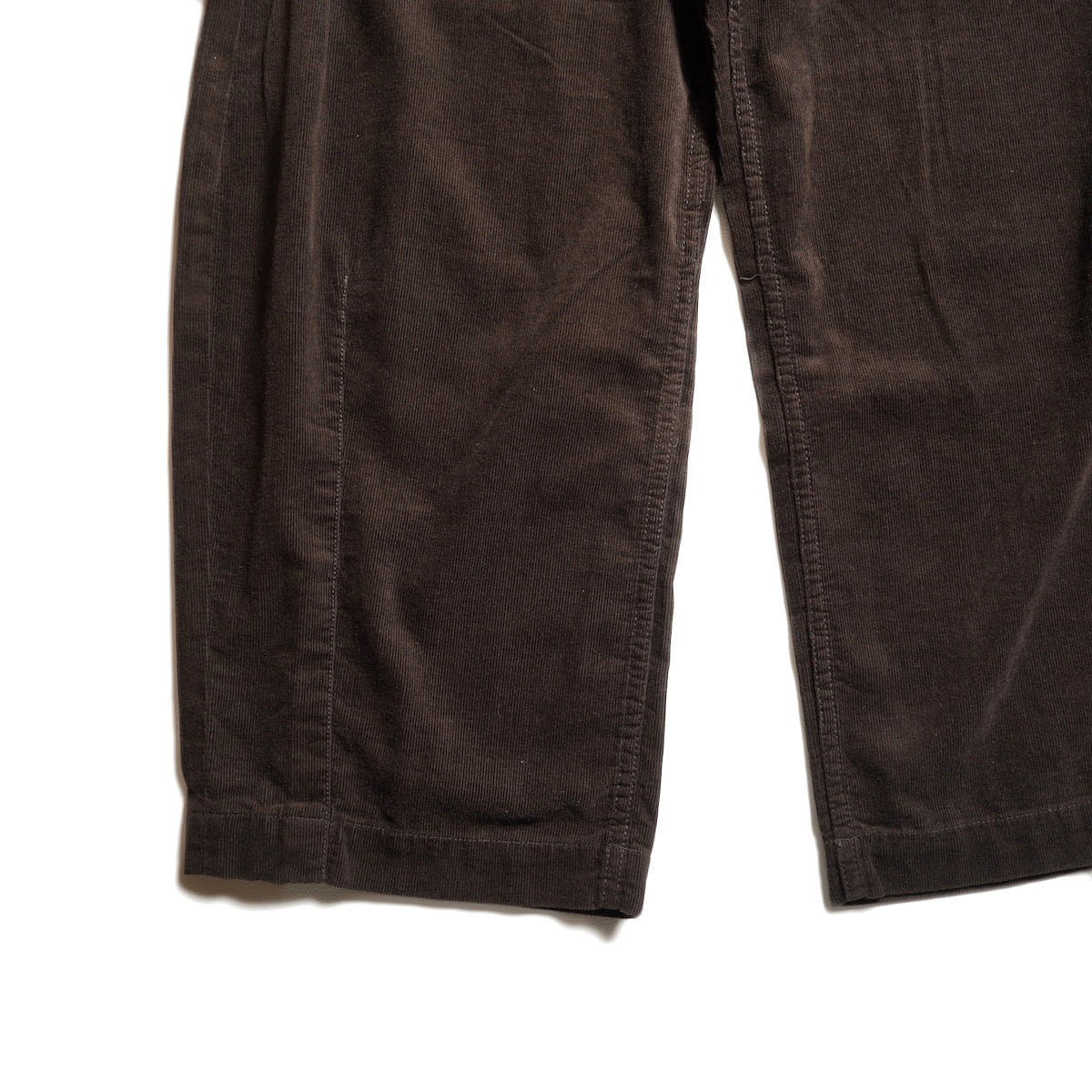 KHA:KI / OVAL CORD TROUSERS (Dark Brown) 裾