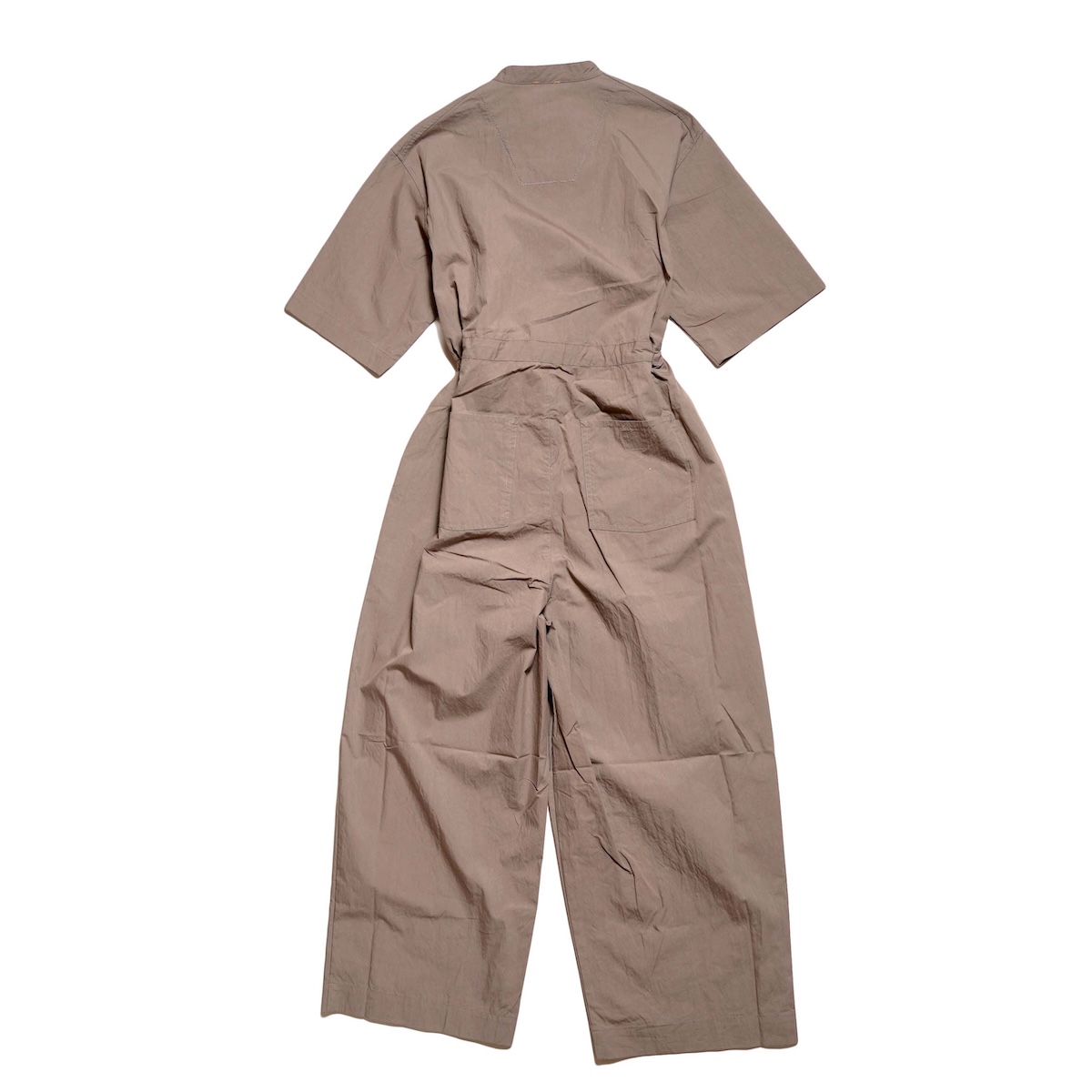 KHA:KI / HALF SLEEVE JUMPSUIT (Brown) 背面