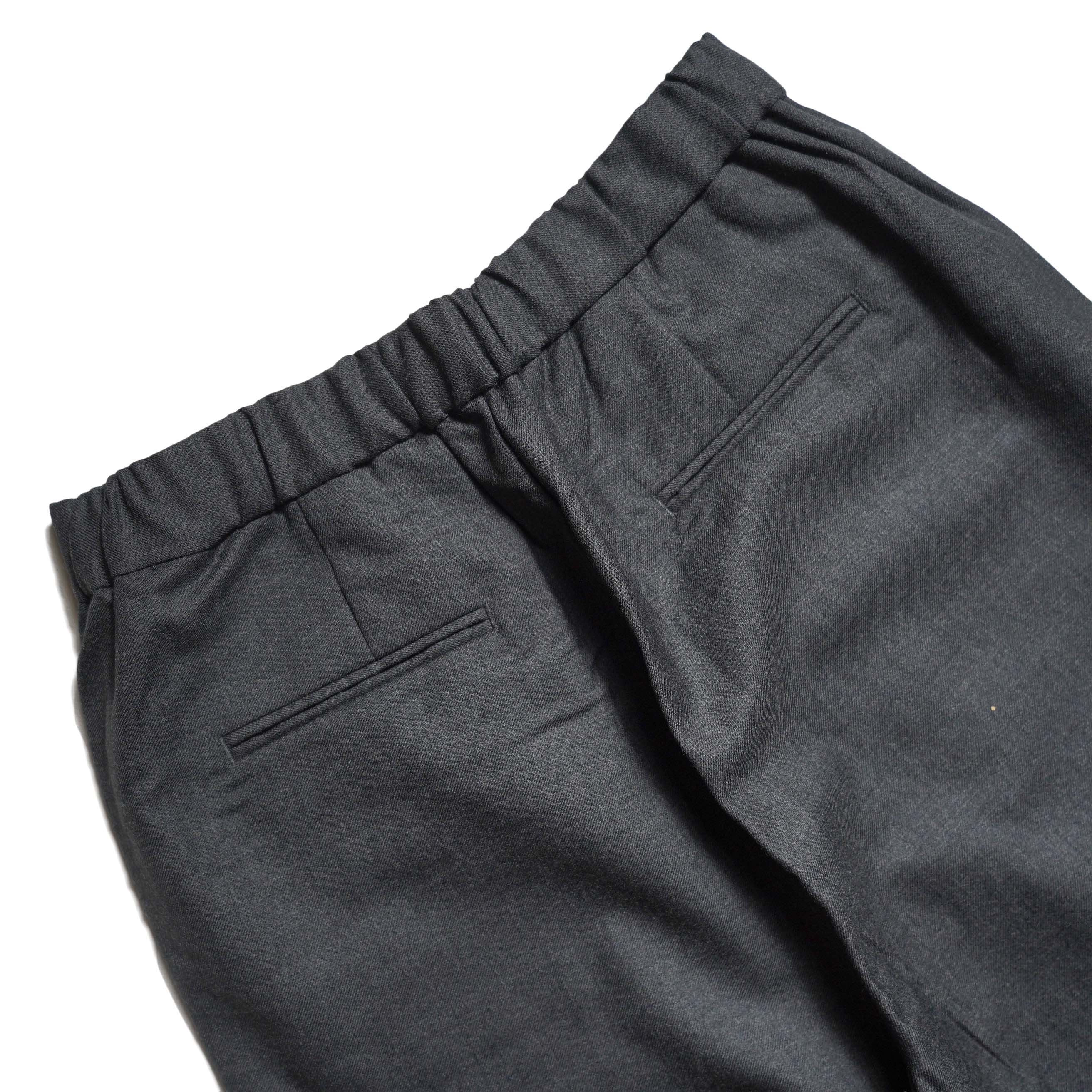 maison de soil / WOOL SERGE 2TUCK TAPERED EASY PANTS (Charcoal) 背面 / ポケット