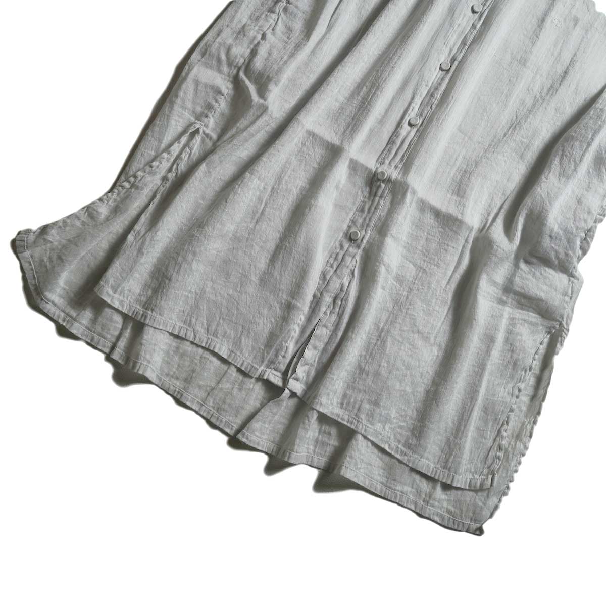 maison de soil / AUTO LOOM COTTON/LINEN PLAIN(OVERDYE) FRILL COLLAR MAXI SHIRT DRESS WITH PINTUCK (Light Gray)裾