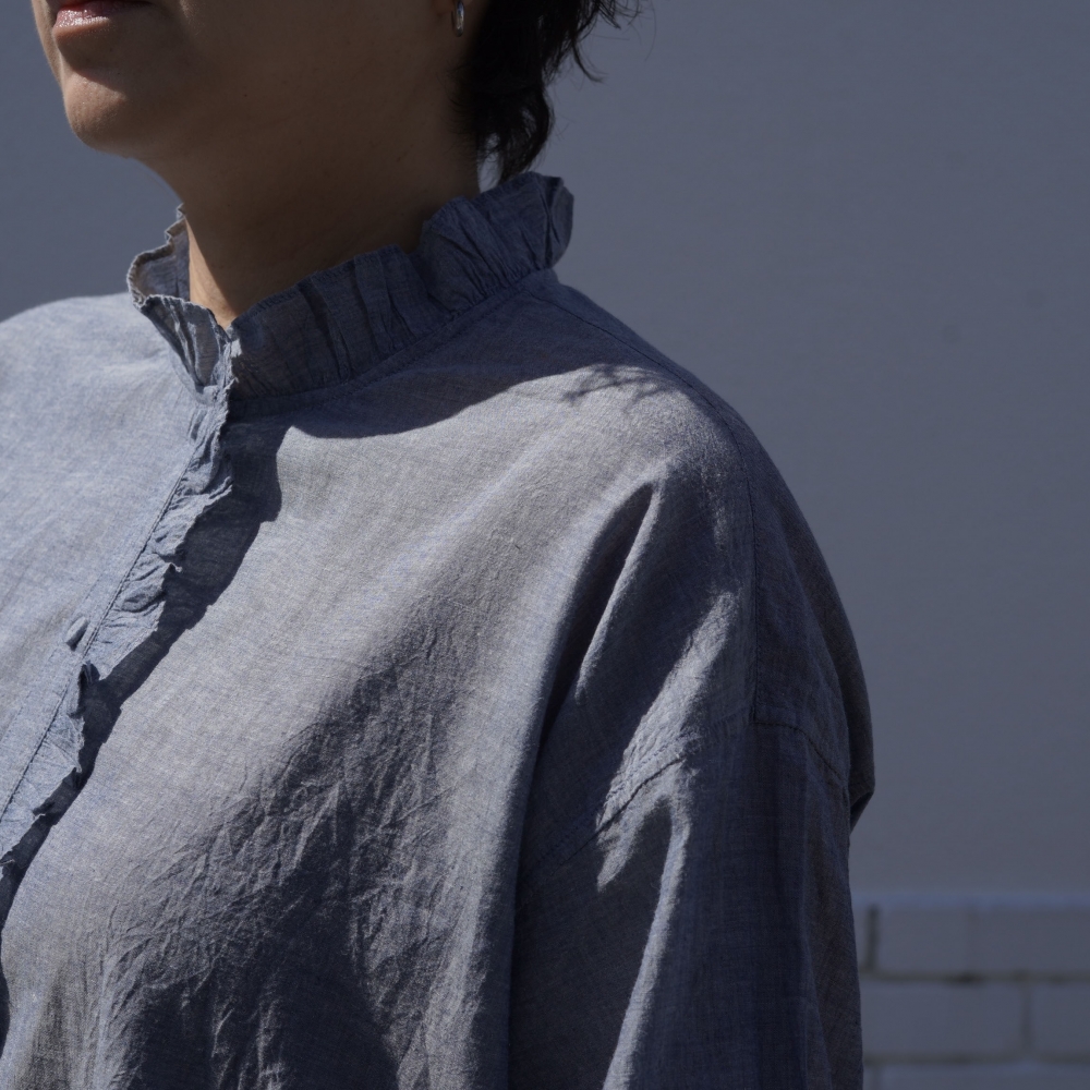 maison de soil / HANDWOVEN YARN DYE NATURAL INDIGO CHAMBRAY FRILL