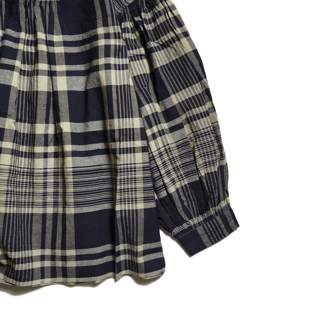 maison de soil / HANDWOVEN HEAVY COTTON CHECK BACK OPENING STAND