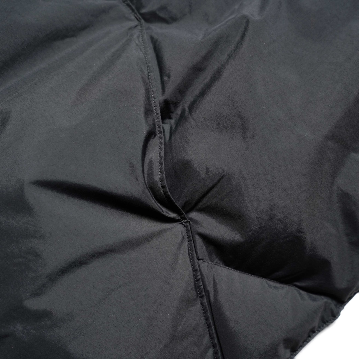 NANGA / DOWN PONCHO MUFFLER (Black)