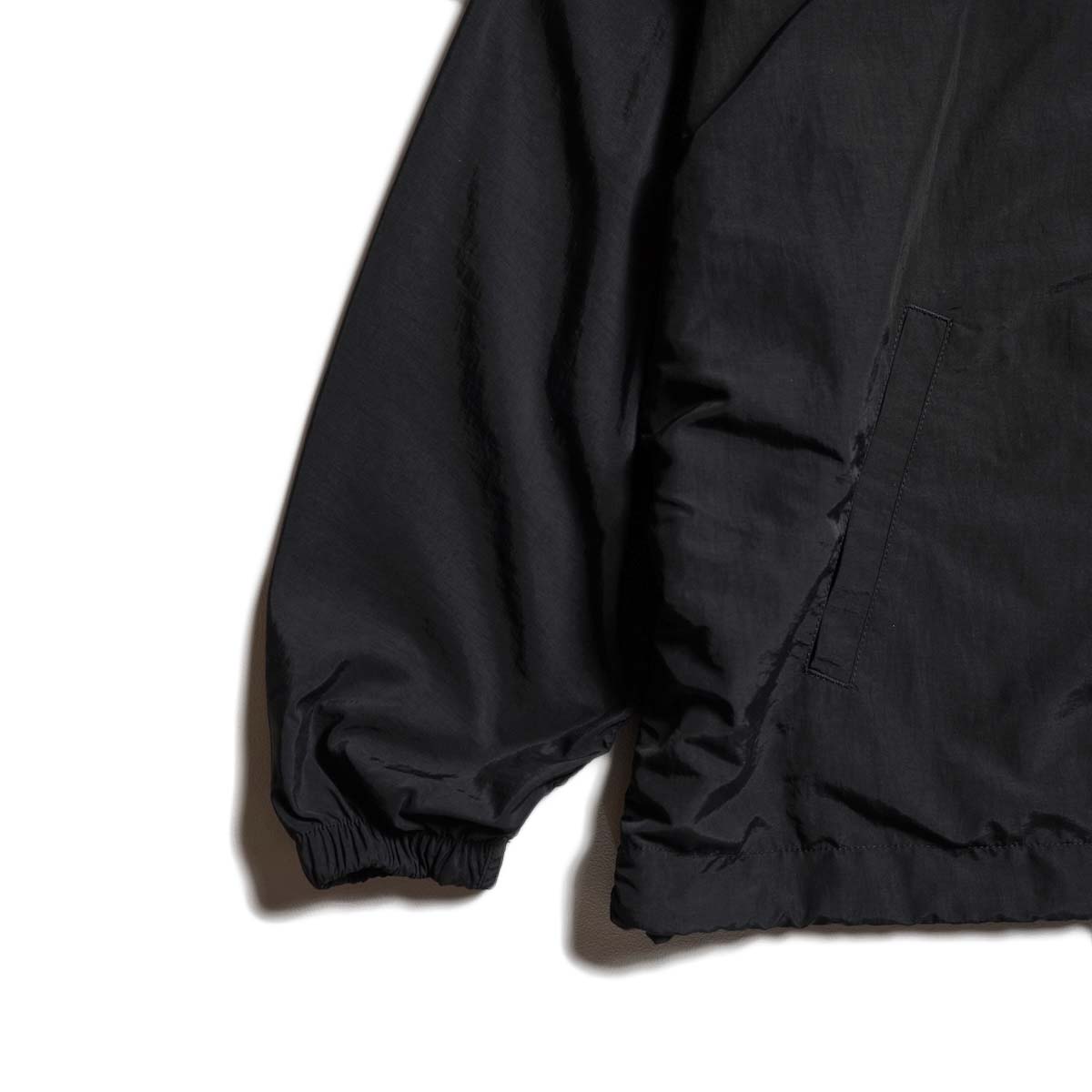 N.HOOLYWOOD × Champion / C8-E611 COACH JACKET (Black) 袖先