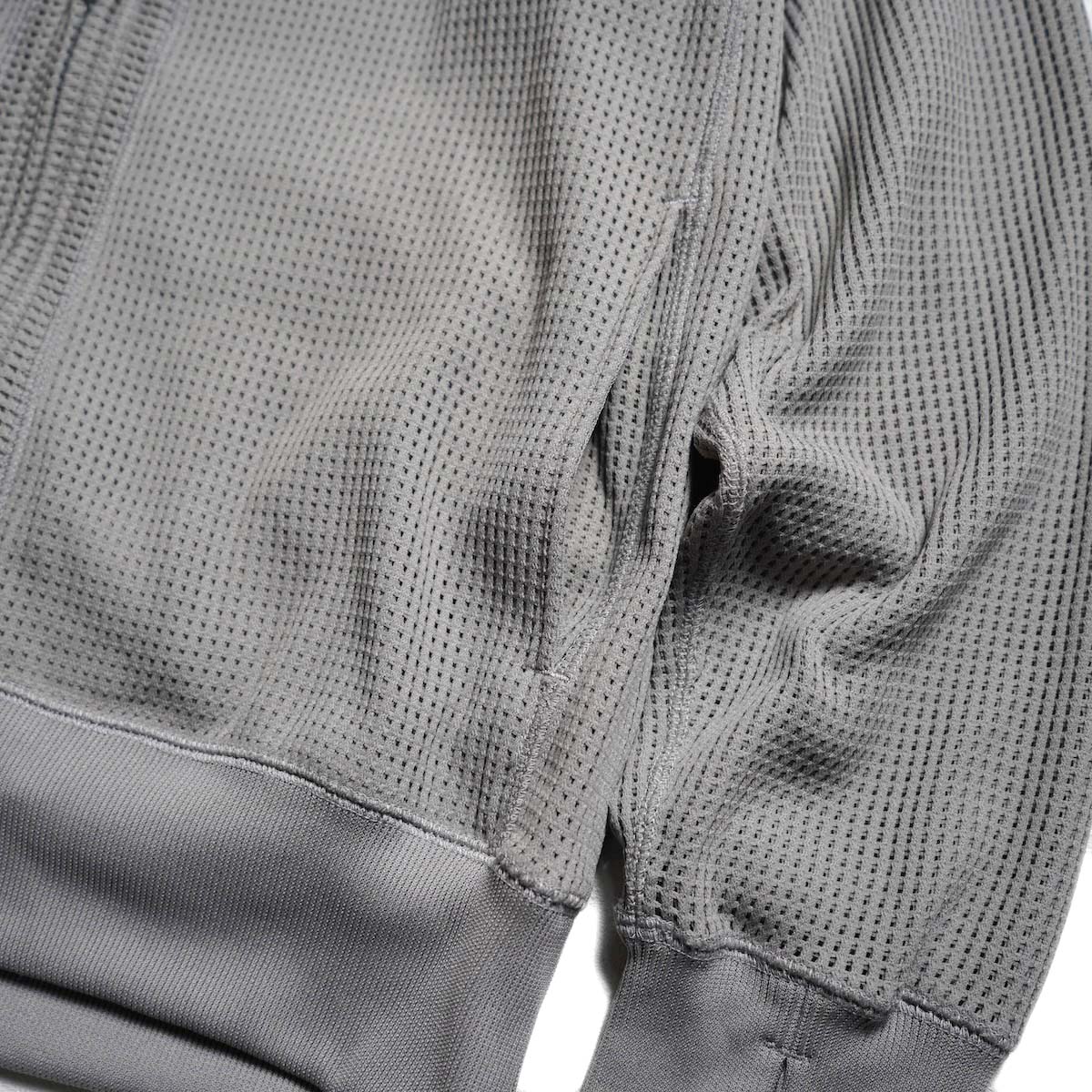 nonnative / HIKER ZIP CARDIGAN POLY MESH POLARTEC® POWER DRY® (Gray)