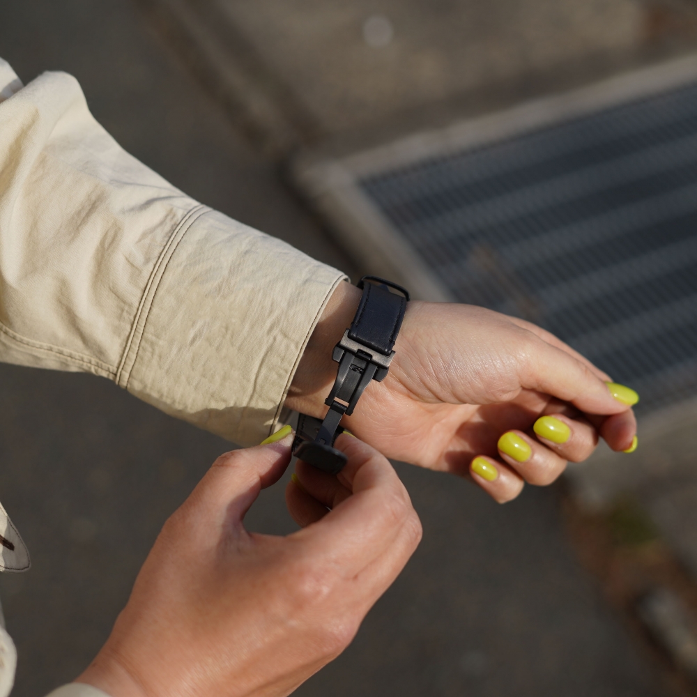 objcts.io / レザーハイブリッドバンド- スタッズ for Apple Watch