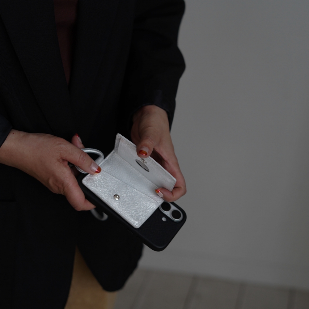 objcts.io / レザーストラップ付き iphone アクセサリー