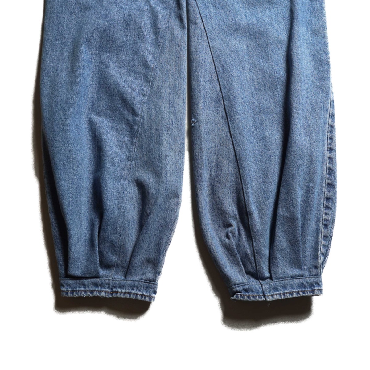 OLD PARK / ALA JEANS size - L (Blue) 背面、裾