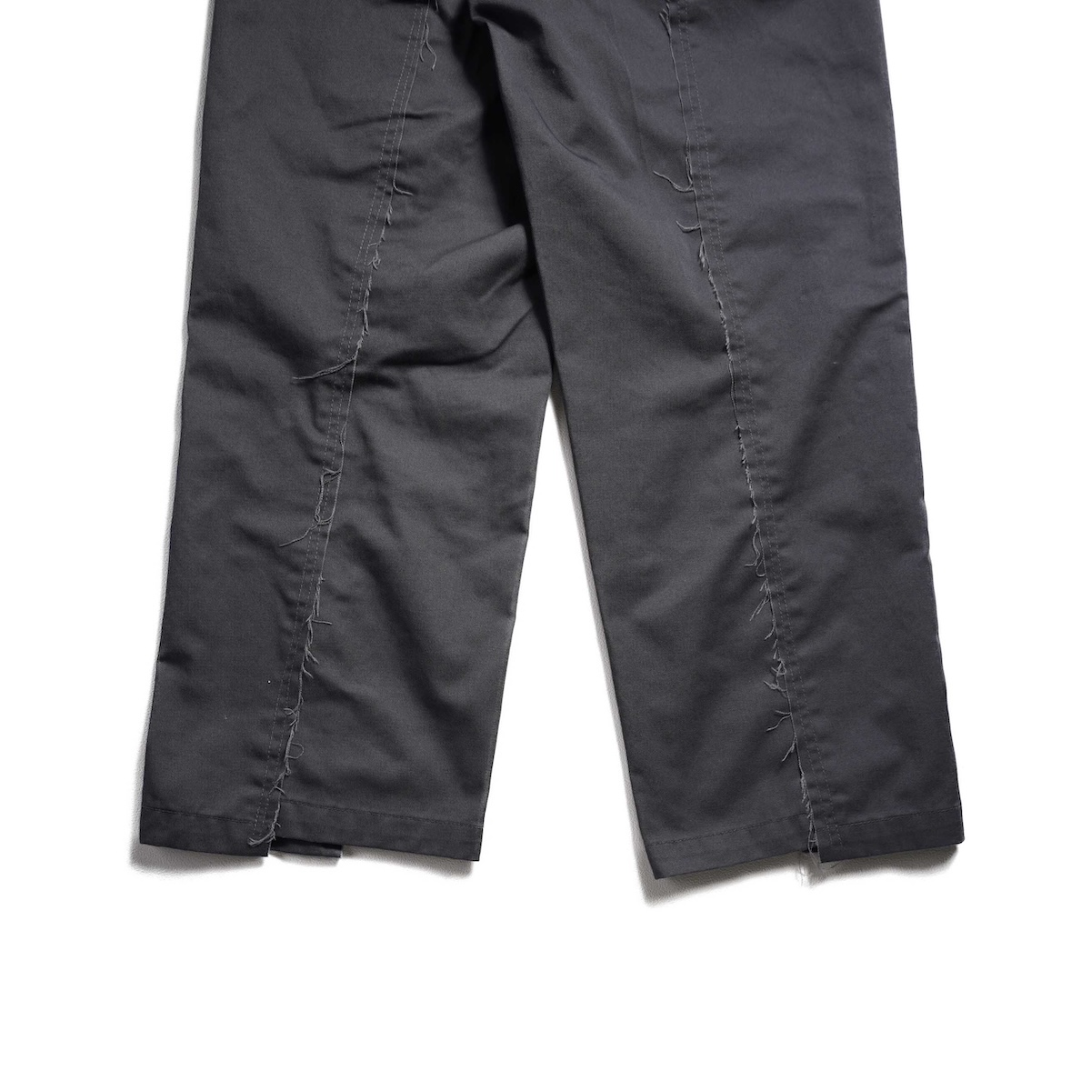 OLD PARK / BAGGY WORK PANTS (Charcoal)　裾②