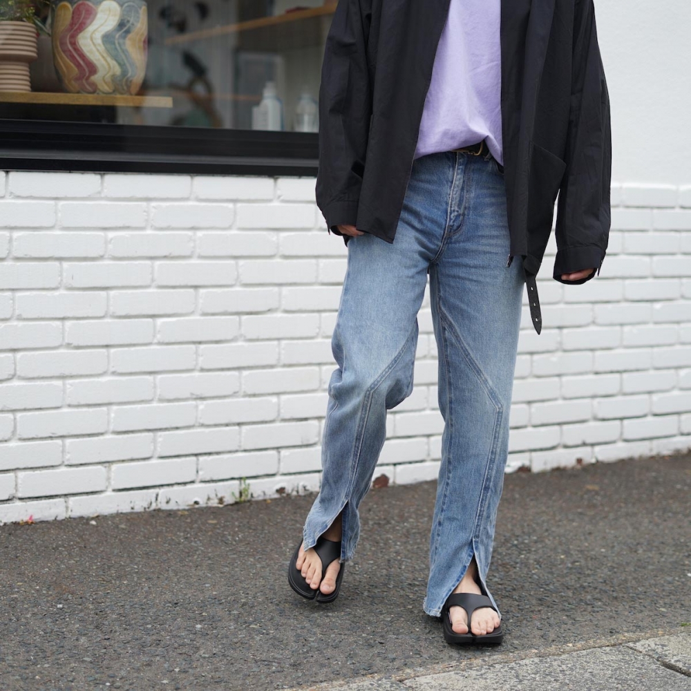 OLD PARK / SLIT JEANS (Fade Black)着用イメージ1