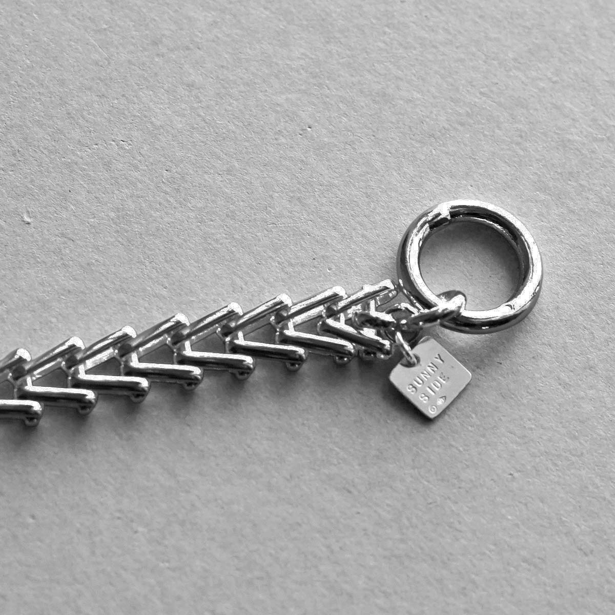 ON THE SUNNY SIDE OF THE STREET / Arrow Vintage Chain Bracelet