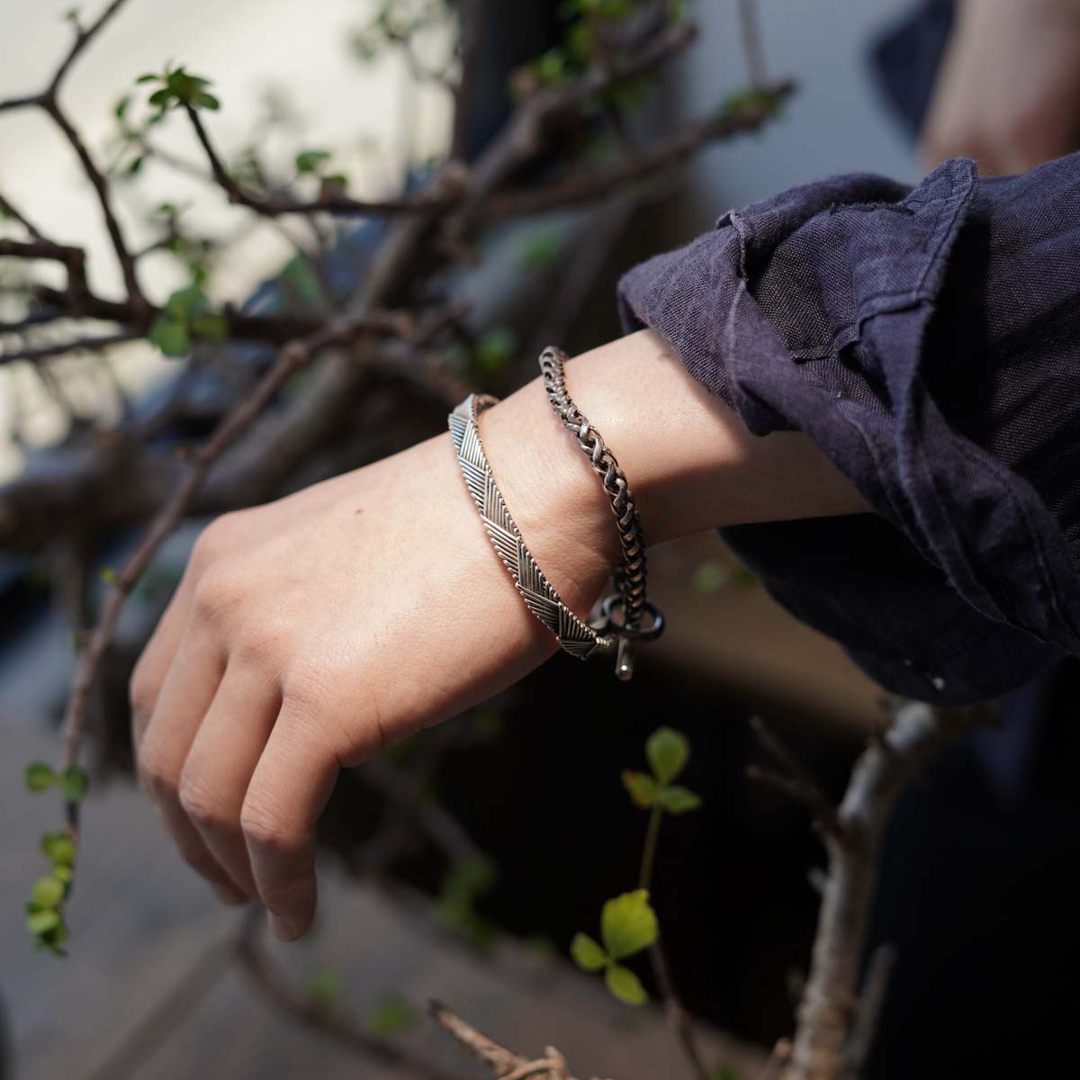 ON THE SUNNY SIDE OF THE STREET /  Triple Chain Bracelet (Silver) 着用イメージ②
