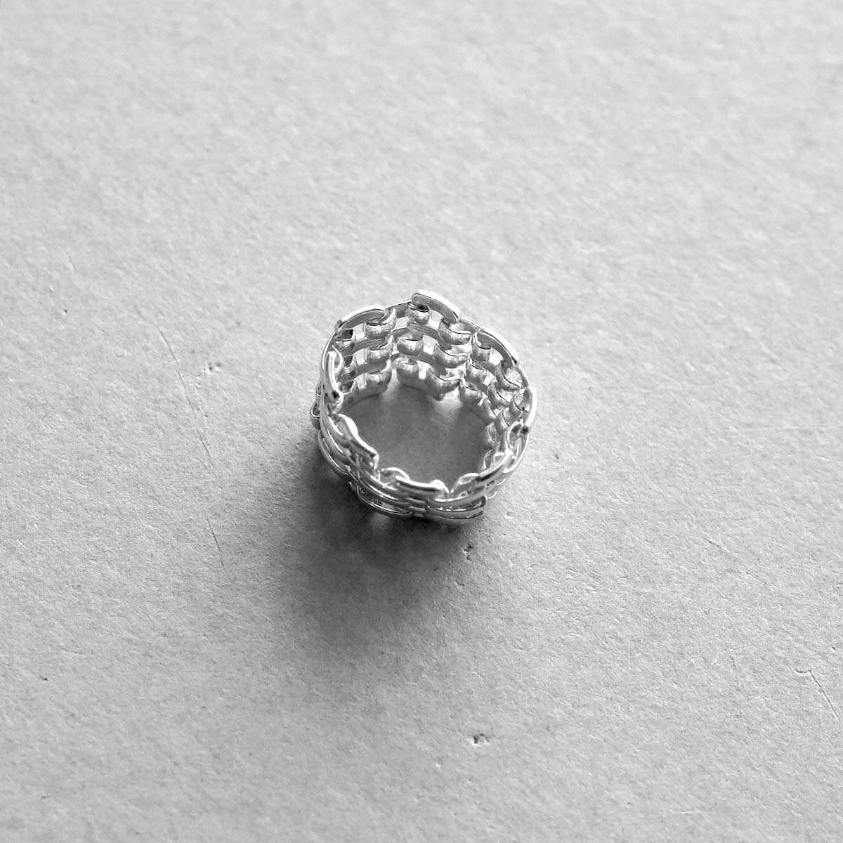 ON THE SUNNY SIDE OF THE STREET / Jubllee Chain Ring (White Silver) 上から