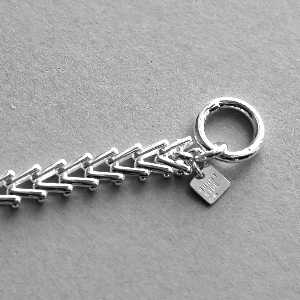 ON THE SUNNY SIDE OF THE STREET / Arrow Vintage Chain Bracelet