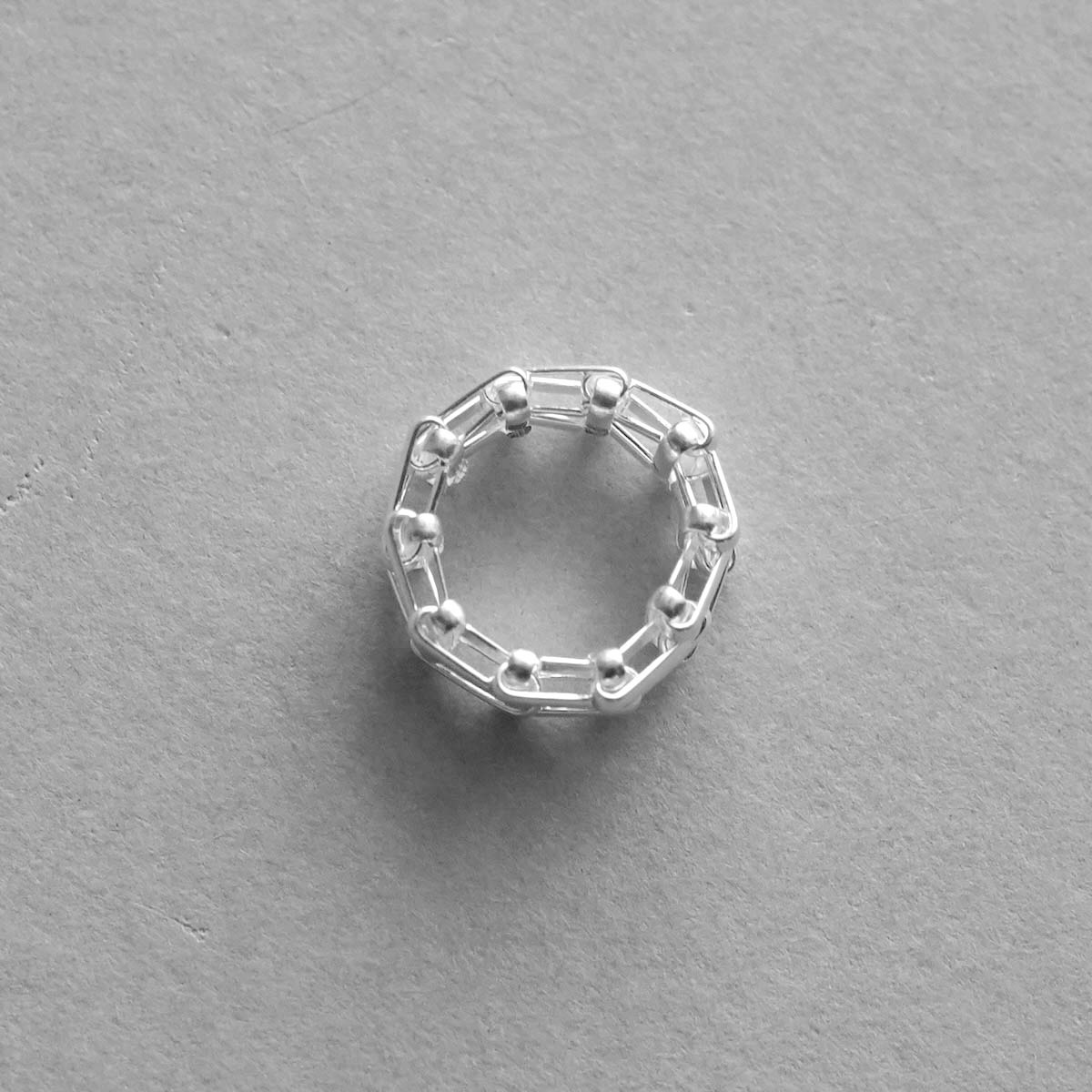 ON THE SUNNY SIDE OF THE STREET / Arrow Vintage Chain Ring (White