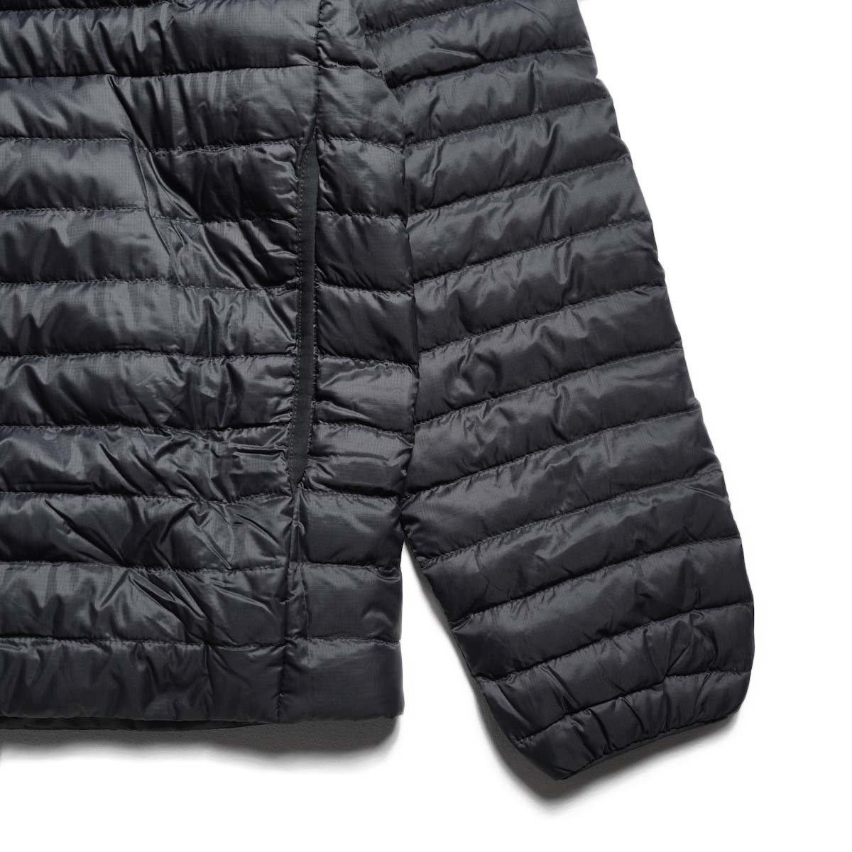 Patagonia / M"s LW DOWN SWEATER P/O (Black) 袖