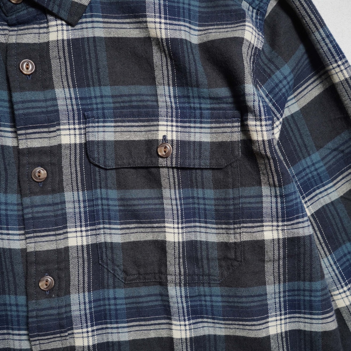 Patagonia / M’s L/S LW Fjord Flannel Shirt (Cozy Cabin / Ink Black) 胸ポケット