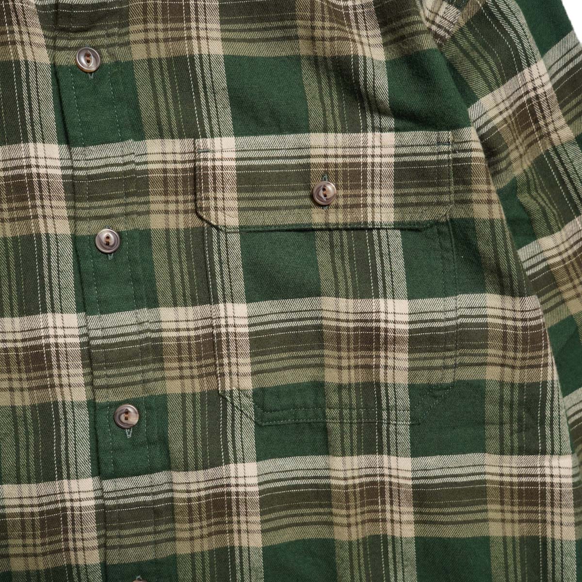 Patagonia / M’s L/S LW Fjord Flannel Shirt (Cozy Cabin / Treeline Green) 胸ポケット
