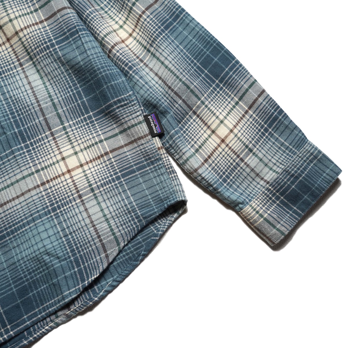 Patagonia / M’s L/S LW Fjord Flannel Shirt (Melting Ombre / Summit Blue) 袖、裾