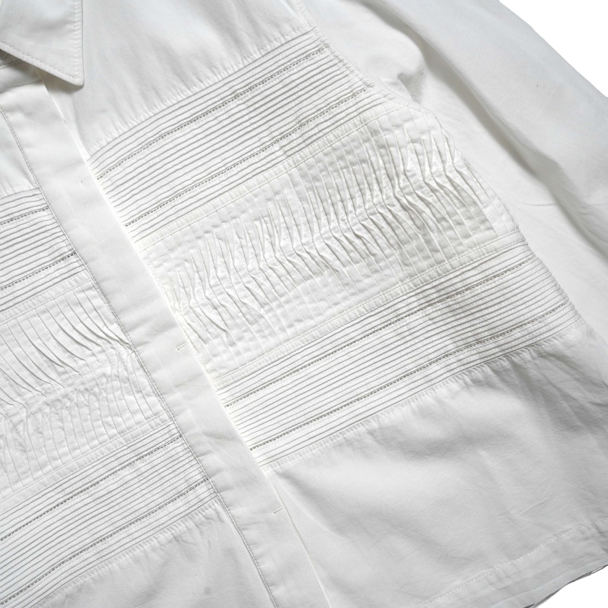 Pheeta / PH015C-61 Trinity Croped Shirt (White)  ピンタック