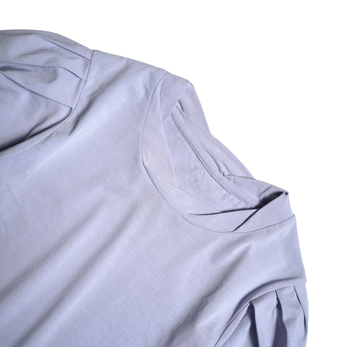 Pheeta / PH015C-CU7 Emmy TUCK TEE (Light Blue) 襟元