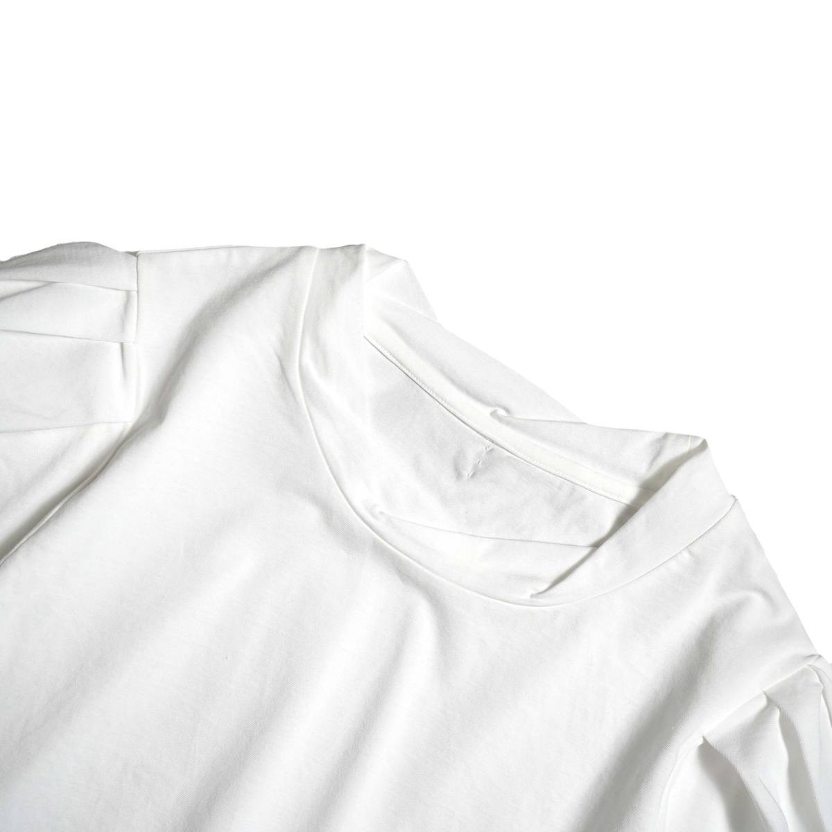 Pheeta / PH015C-CU7 Emmy TUCK TEE (White) 襟元