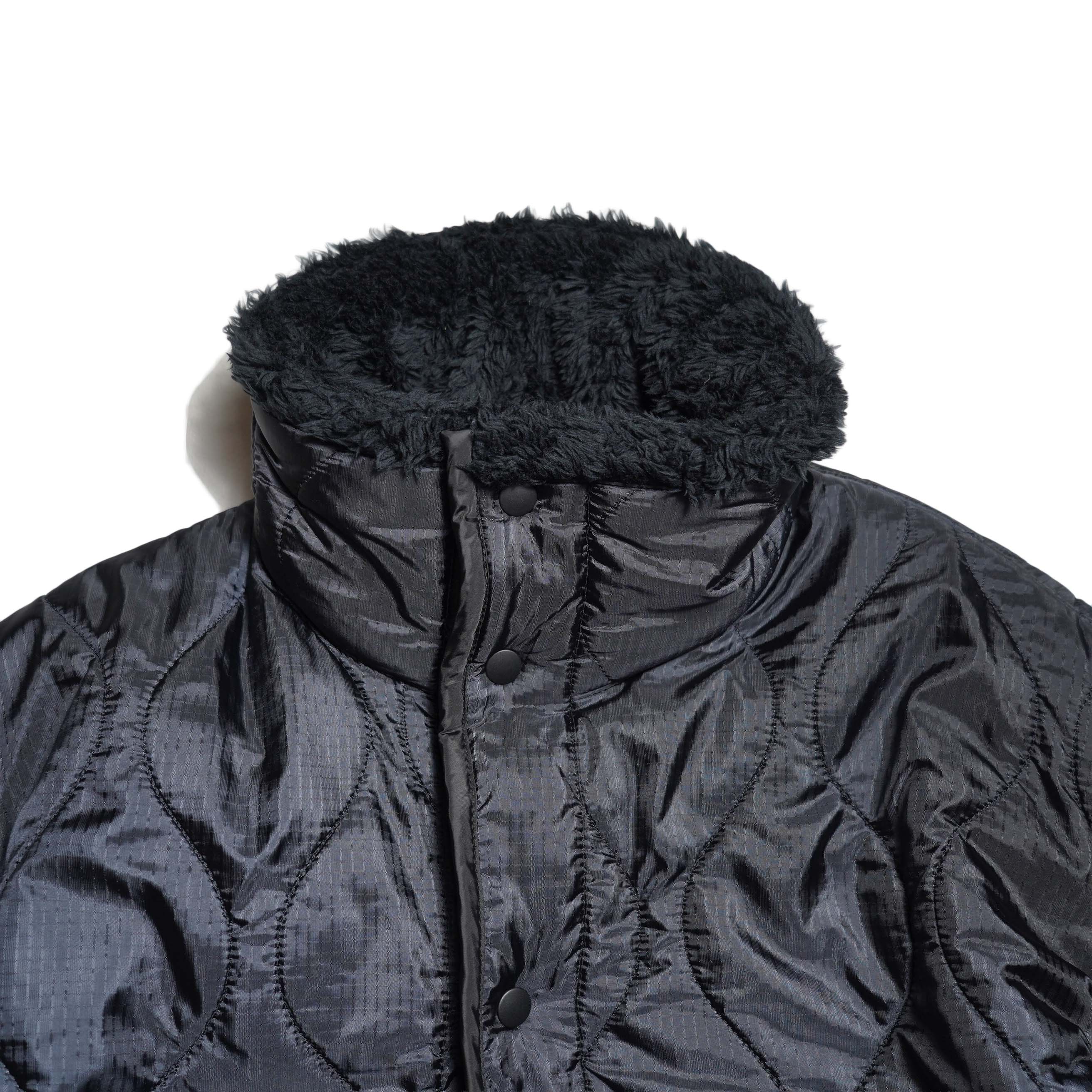 REMI RELIEF / ナイロンリップボアリバーシブルJKT (Black) A面-ネック