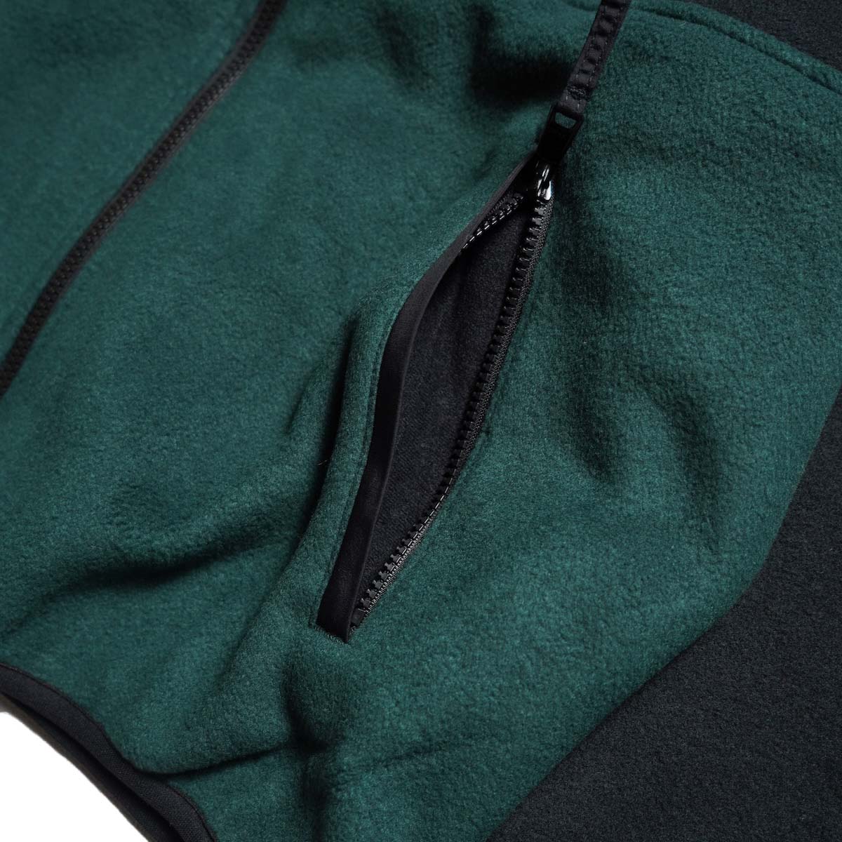 South2 West8 × COLUMBIA PFG / Wintertrainer™ Fleece Jacket (Black/Green) ポケット